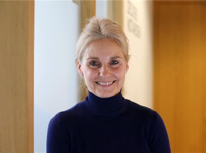 Nikki Hughes - Deckers Notarissen